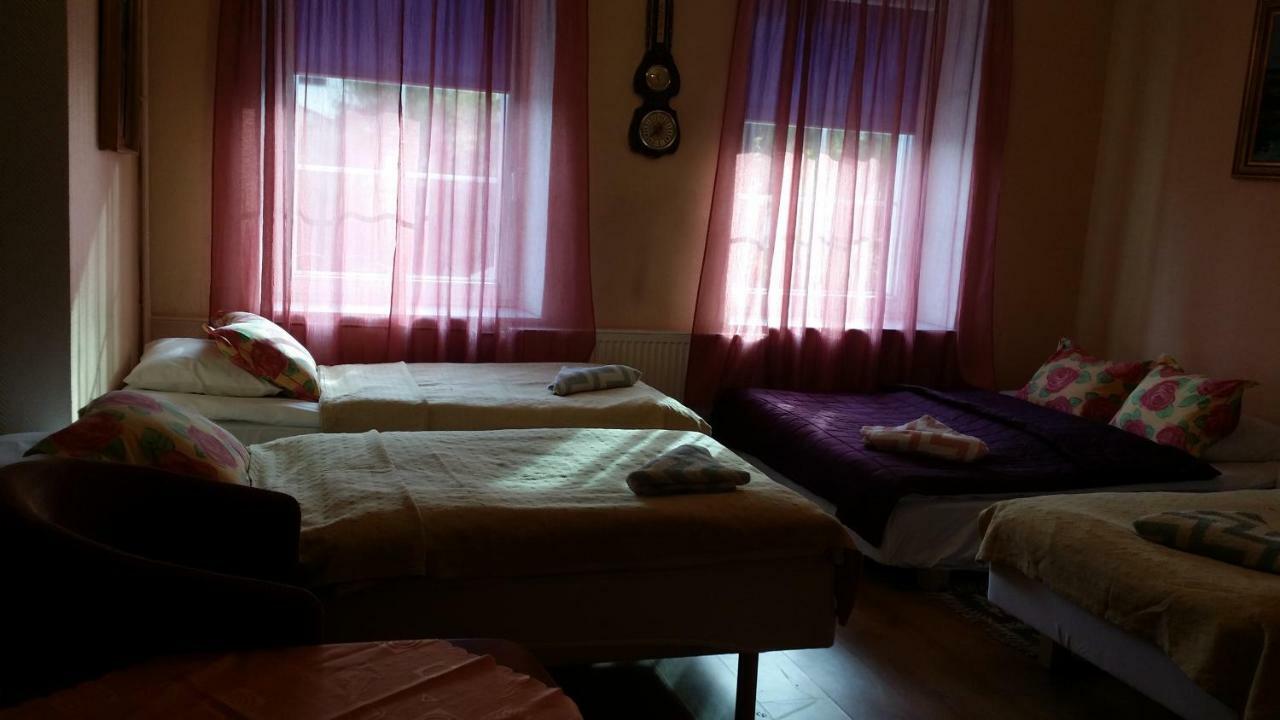 Gosciniec Ella Inn Lipniki Lipniki  ภายนอก รูปภาพ