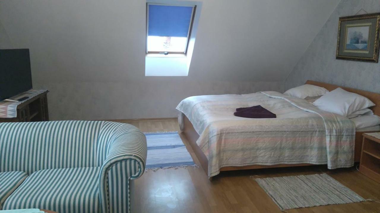 Gosciniec Ella Inn Lipniki Lipniki  ภายนอก รูปภาพ
