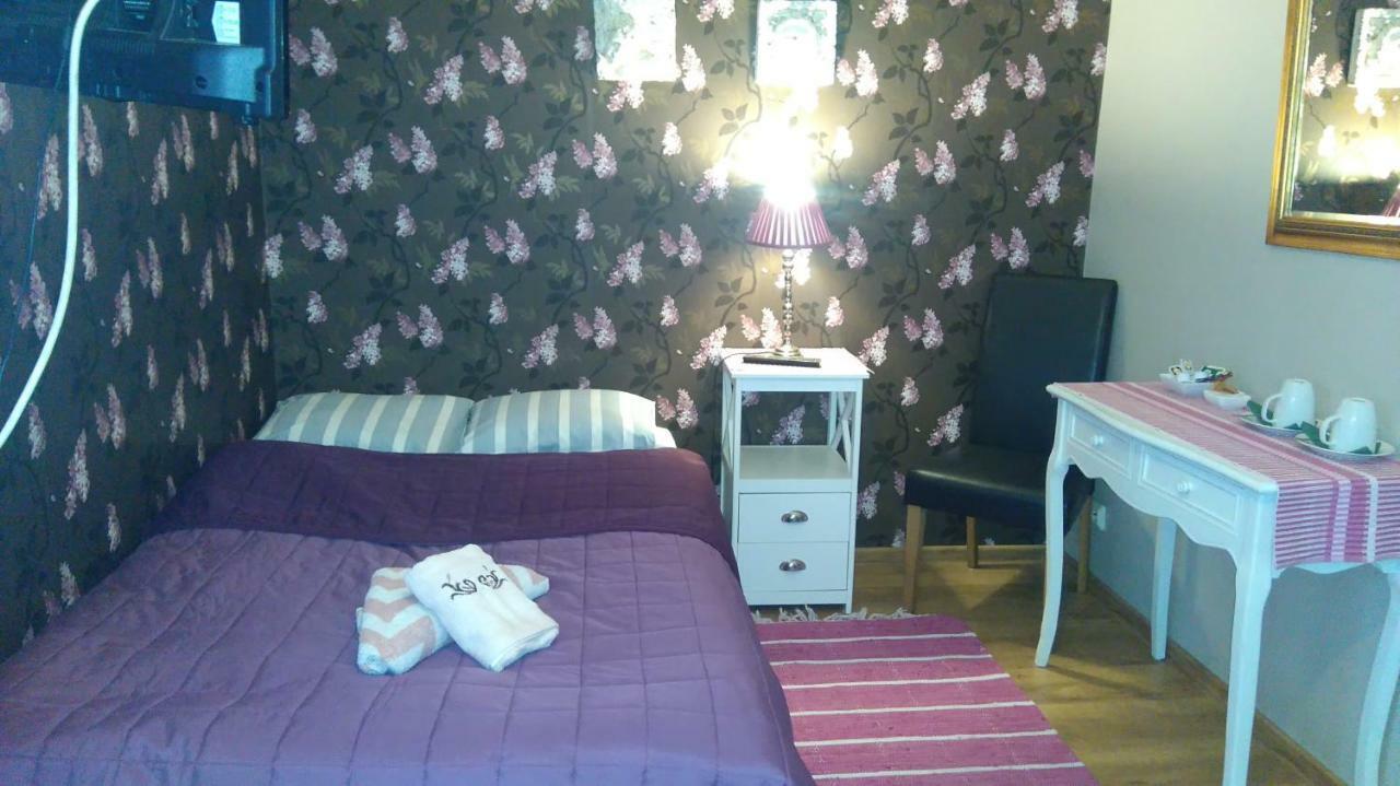 Gosciniec Ella Inn Lipniki Lipniki  ภายนอก รูปภาพ